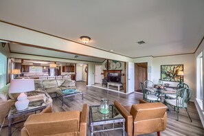 Smart TV, streaming services - Cl 1232 Texas Rose 4 Bedroom Home (Canyon Lake)
