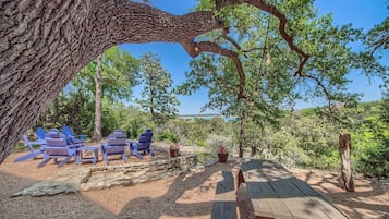 House, 4 Bedrooms | Terrace/patio