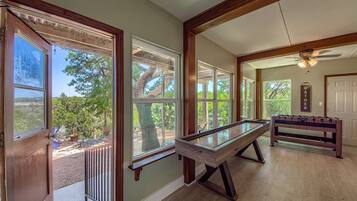 House, 4 Bedrooms | Game room