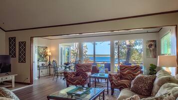 House, 4 Bedrooms | Living area | Smart TV, streaming services