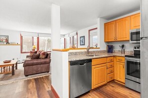 Condo, 1 Bedroom | Private kitchen - Fall Line Condo G3 1 Bedroom Condo (Killington)