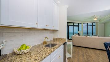 Condo, 3 Bedrooms | Interior