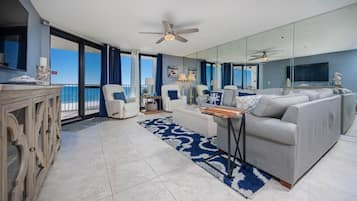Condo, 3 Bedrooms | Living area