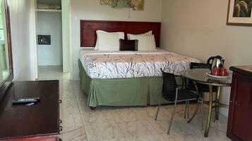 Suite estudio, vista al jardín | Caja de seguridad en la habitación, escritorio y wifi gratis