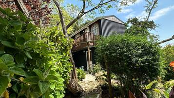 House, 1 Bedroom, Smoking, Balcony | Garden