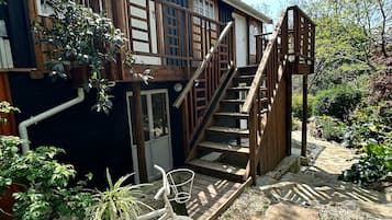 House, 1 Bedroom, Smoking, Balcony | Garden