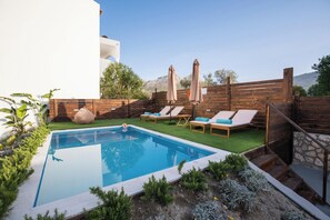 حمّام سباحة خارجي