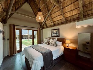 Luxury-Einzelzimmer, Flussblick | Bügeleisen/Bügelbrett, kostenloses WLAN