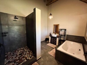 Luxury-Doppelzimmer, Flussblick | Badezimmer