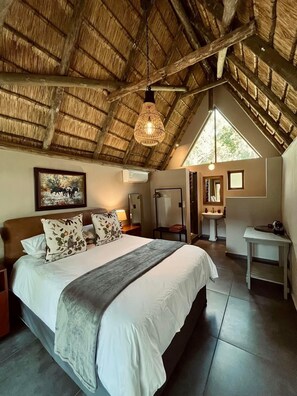 Luxury Single Room, River View | Iron/ironing board, free WiFi - Tsunamoon River Camp (Gravelotte)