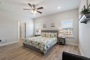 4 bedrooms, iron/ironing board, WiFi, bed sheets