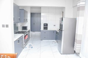 Classic-Apartment, Stadtblick | Eigene Küche
