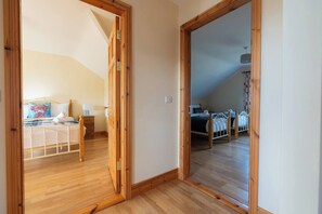 5 bedrooms, travel cot, WiFi, bed sheets