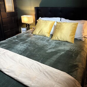 2 soverom, skrivebord, wi-fi (inkludert) og sengetøy