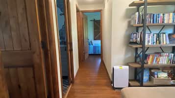 4 bedrooms, in-room safe, desk, free WiFi