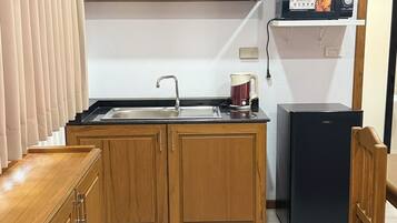 Classic Room, 1 King Bed | Free WiFi, bed sheets
