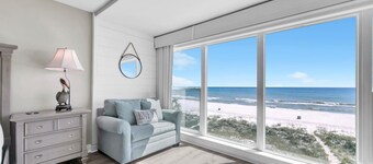 ☀️Stunning Beachfront Views-Great Location-Ocean Bliss☀️