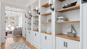 House, Multiple Beds, Hot Tub, Ocean View (Seacliff Beach Retreat) | Interior