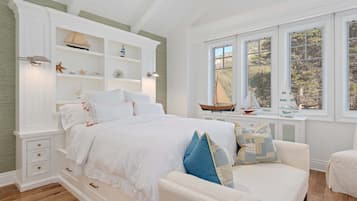 House, Multiple Beds, Hot Tub, Ocean View (Seacliff Beach Retreat) | 3 bedrooms, individually decorated, individually furnished, desk