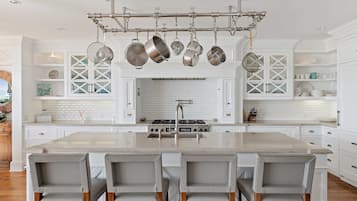House, Multiple Beds, Hot Tub, Ocean View (Seacliff Beach Retreat) | Private kitchen | Fridge, microwave, oven, stovetop