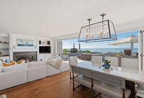 House, Multiple Beds, Hot Tub, Ocean View (Seacliff Beach Retreat) | Dining