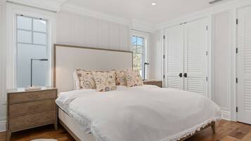 House, Multiple Beds, Hot Tub, Ocean View (Seacliff Beach Retreat) | 3 bedrooms, individually decorated, individually furnished, desk