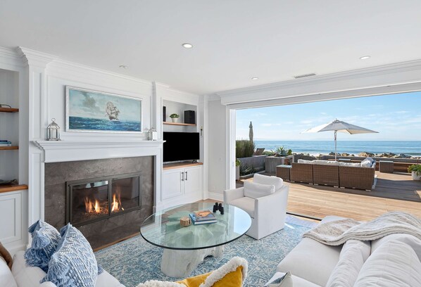 House, Multiple Beds, Hot Tub, Ocean View (Seacliff Beach Retreat) | Living area