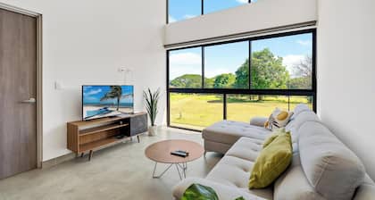8 min walk to Beach Pool & Golf