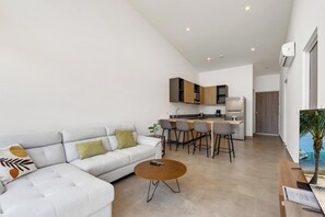 Interior - 8 min walk to Beach Pool & Golf (Paquera)