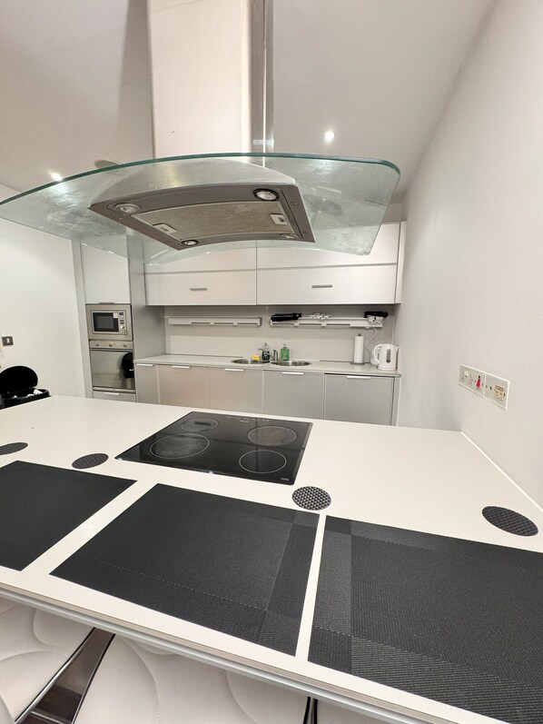 冰箱、烤箱、炉灶、洗碗机