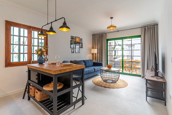 Living area - Casa Narnia - a special, quiet apartment just 6 minutes (walk) from the beach. (Puerto del Carmen)