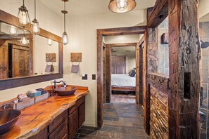 3 habitaciones, wifi gratis y ropa de cama 