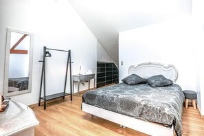 2 bedrooms, iron/ironing board, travel crib, free WiFi