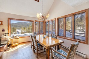 Dining - Cozy cabin less than 2 miles from Breckenridge Main St. 3 Bedrooms plus loft (Blue River)