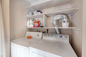 Interior - Cozy cabin less than 2 miles from Breckenridge Main St. 3 Bedrooms plus loft (Blue River)