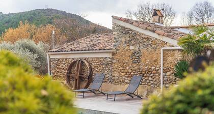 A charming gîte, the Jas des Oliviers welcomes you to the heart of the garden.