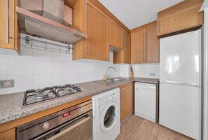 Refrigerador, microondas, horno, placa de cocina
