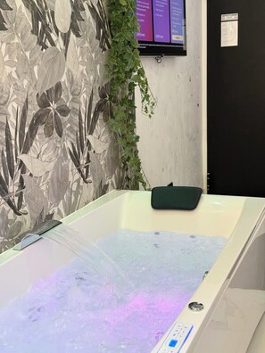 Superior Double Room, Garden View | In-room safe, blackout drapes, soundproofing, iron/ironing board - ESE luxury spa suites (Rome)