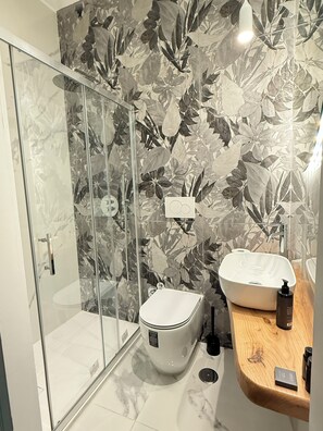 Comfort Double Room | Bathroom | Separate bathtub and shower, jetted bath, hair dryer, slippers