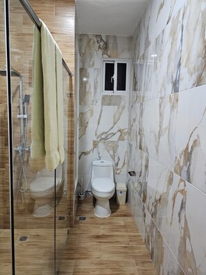 Shower, hair dryer, towels, soap - Villa Jardín Tropical 2 (Las Galeras)