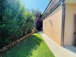 Appartement, 3 chambres, fumeurs, terrasse | Jardin