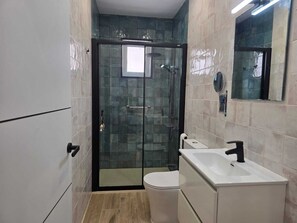 Apartment, 2 Bedrooms, Smoking | Bilik Mandi