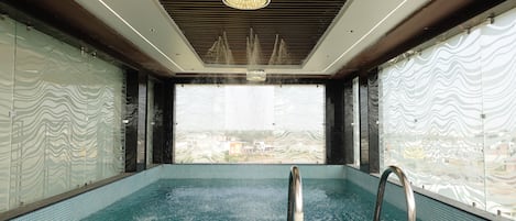 Una piscina techada