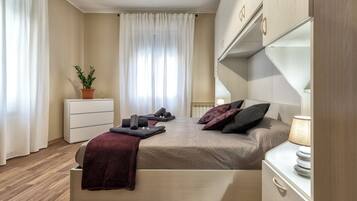 2 dormitorios, tabla de planchar con plancha, wifi gratis y ropa de cama