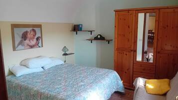 House, 3 Bedrooms, Smoking, Fireplace | 3 bedrooms