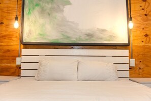 7 bedrooms, desk, travel cot, free WiFi