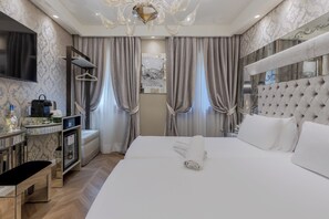 Habitación superior | Artículos del minibar gratis y caja de seguridad en la habitación 