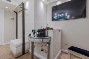 Superior Room | Coffee and/or coffee maker