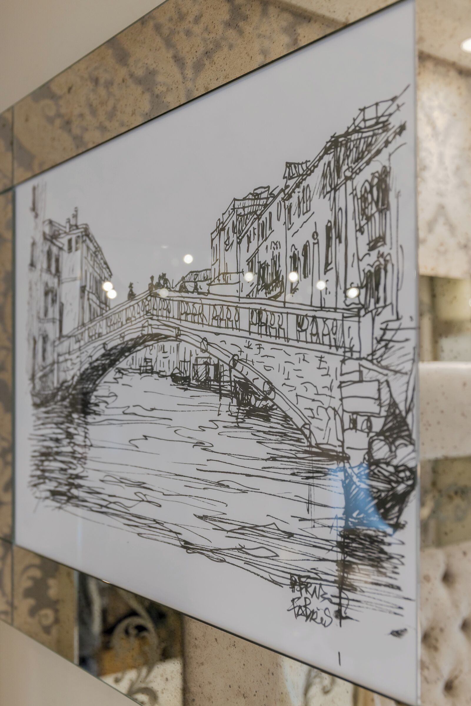Un dibujo de un puente sobre el agua, con edificios a ambos lados.