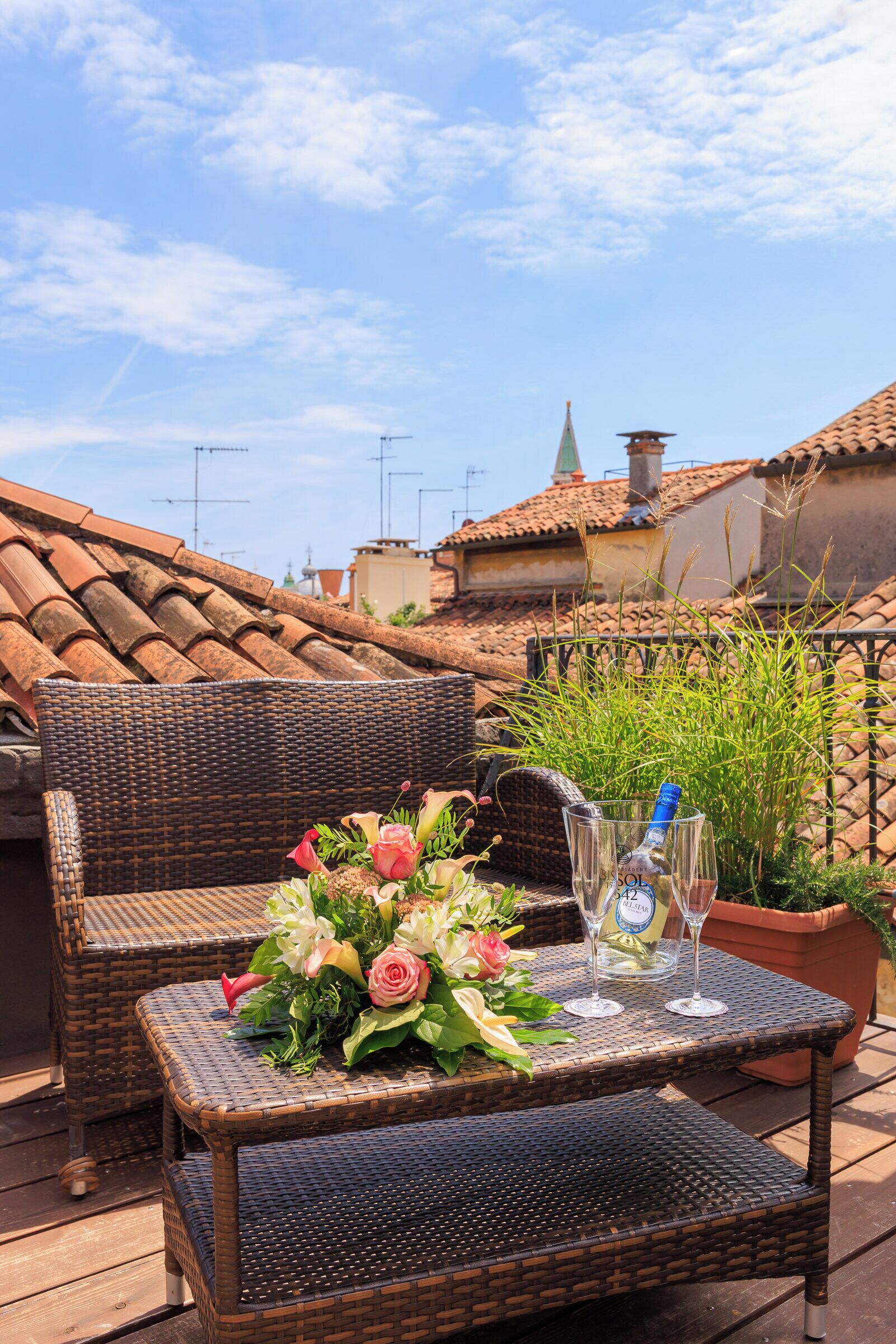 Chambre Panoramique, terrasse, vue ville | Terrasse/Patio